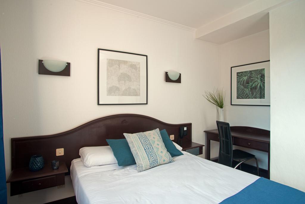 Le Neoulous Hotel Ле Булу Екстериор снимка