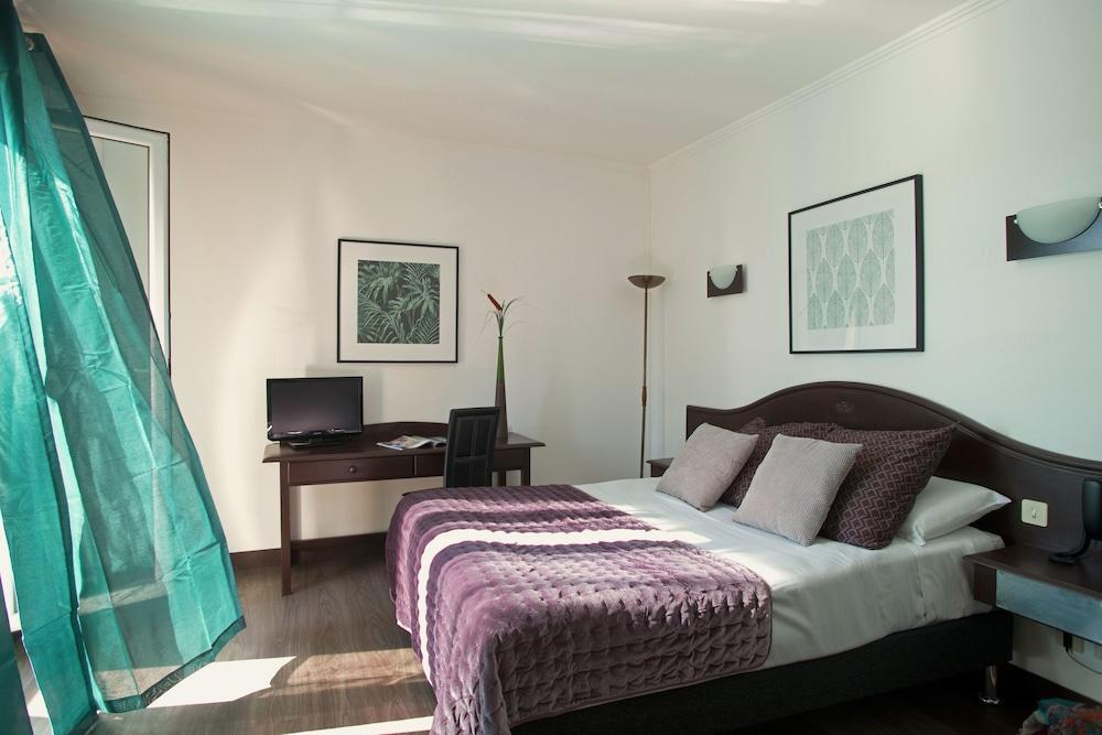Le Neoulous Hotel Ле Булу Екстериор снимка