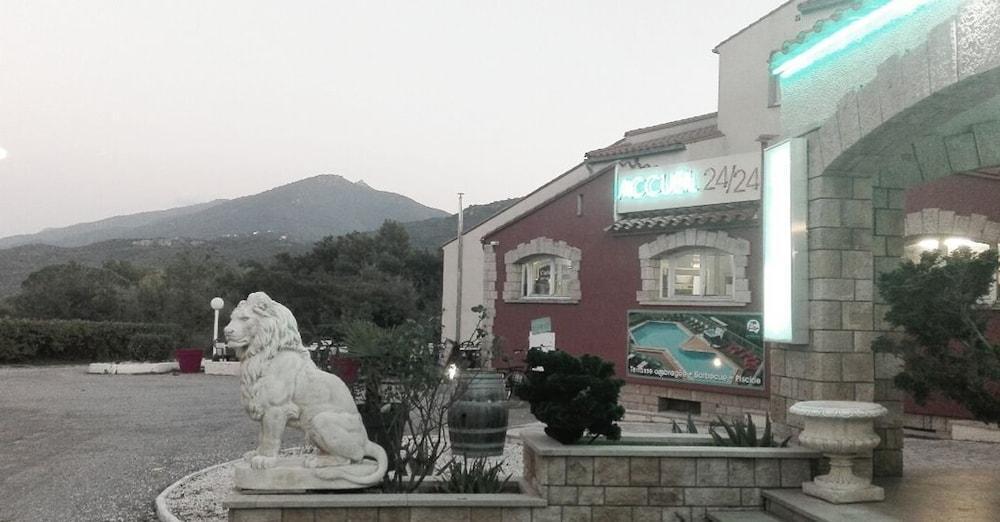 Le Neoulous Hotel Ле Булу Екстериор снимка